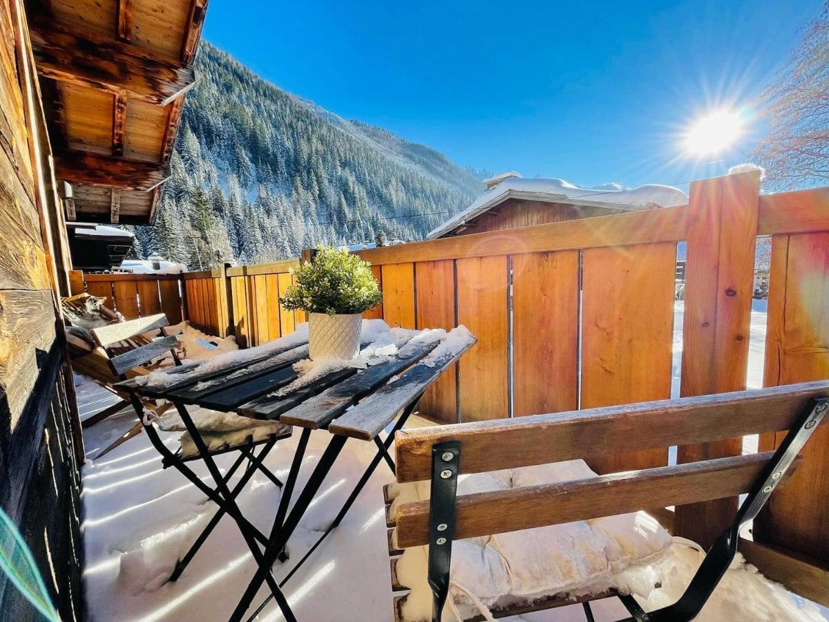 Chalet Le Petit Nicolas, Jacuzzi, Vue Mont Blanc Chamonix Exterior foto